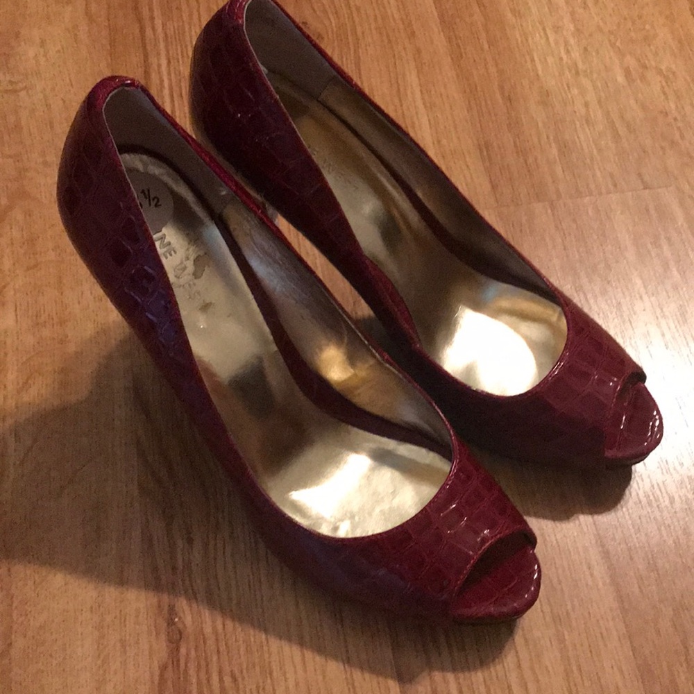Red, faux alligator 3” Stilettos